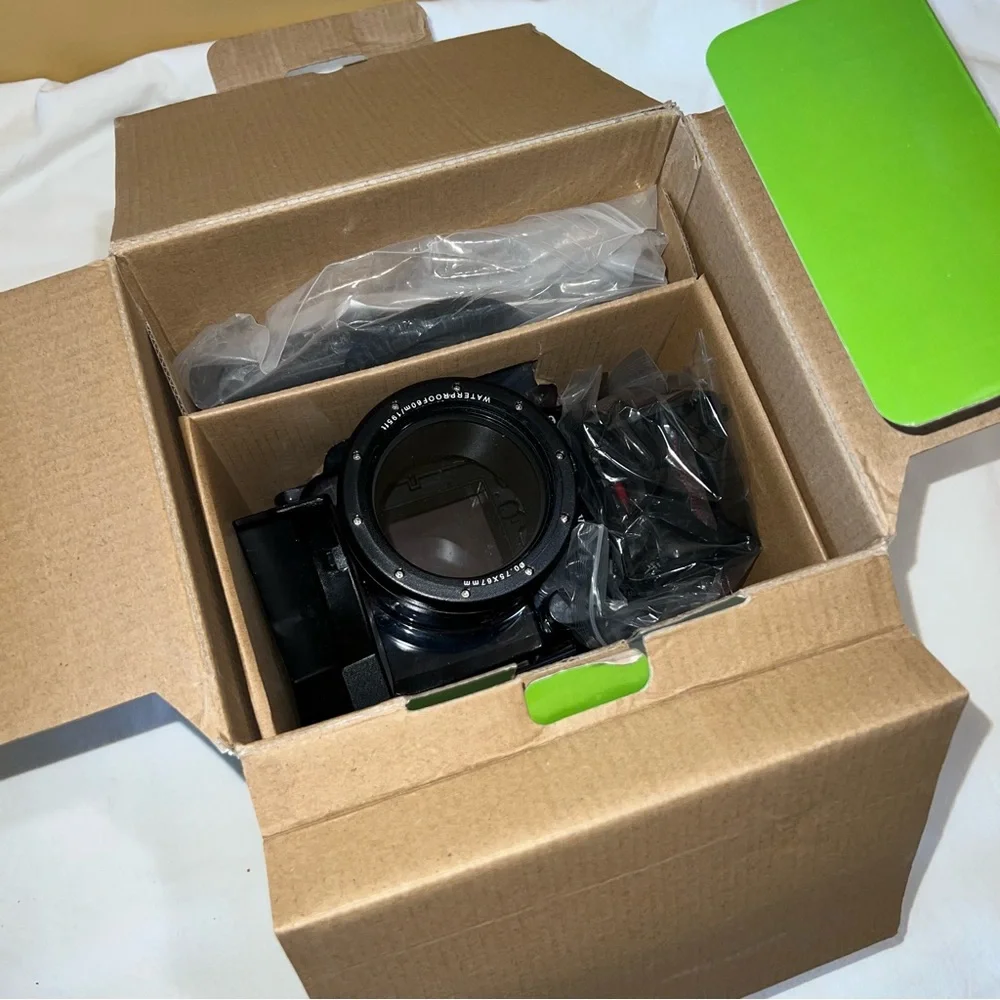 Sea frogs 195FT/60M Underwater Waterproof Camera Diving housing case